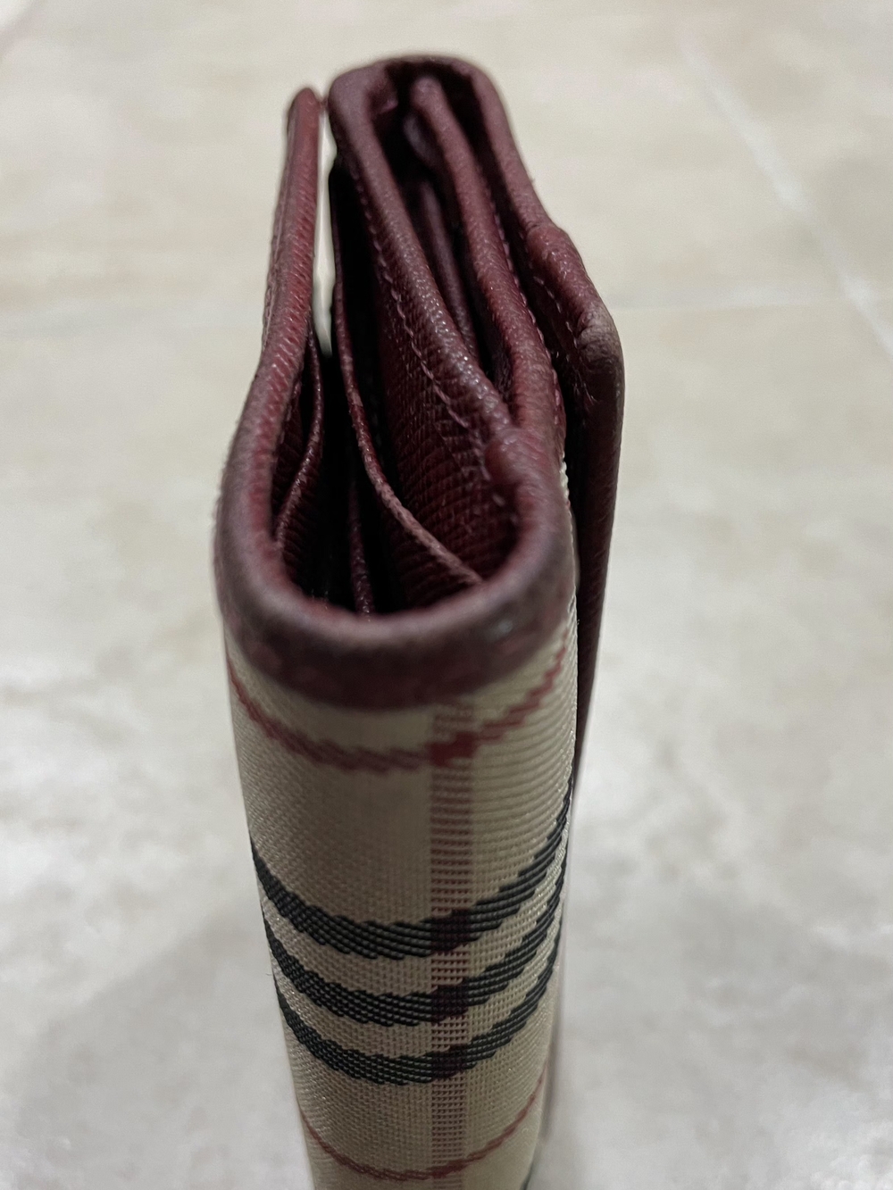 Burberry Vintage Check Tri-Fold Wallet in Haymarket Check with Burgundy Trim - Picture 8 of 13